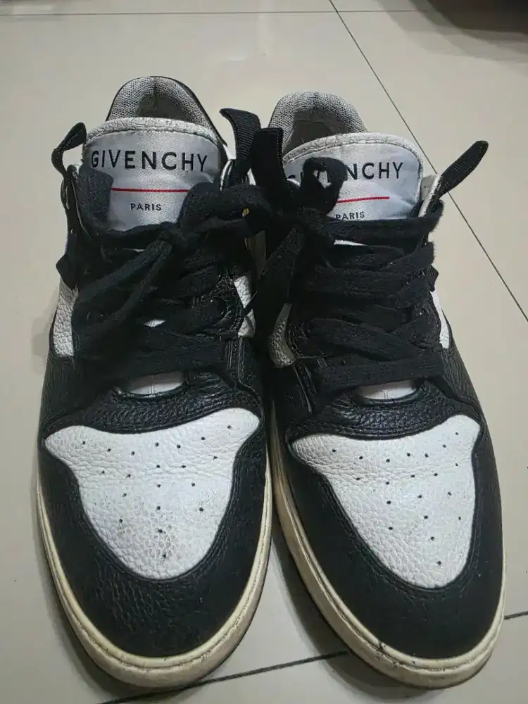 Sepatu Givenchy italia no 40,5