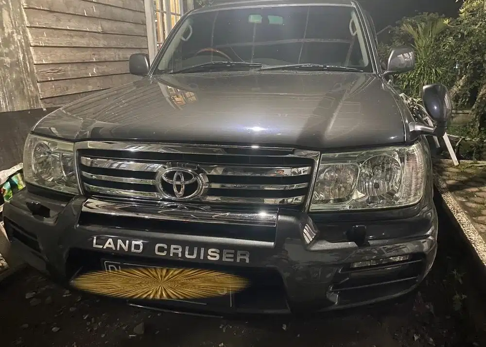 Toyota land cruiser VX 100 limited tahun 2005