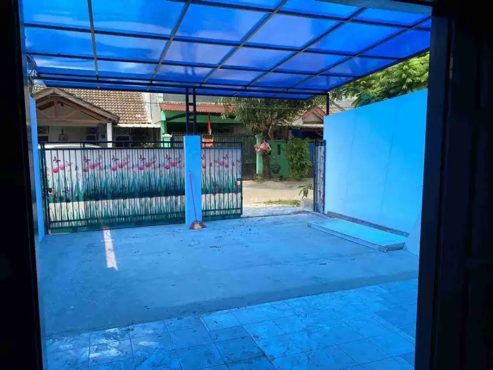 DIJUAL RUMAH Medang lestari 2 1/2 lantai 
 Luas  6x17 = 102 m
Luas bangunan : 123m 
kamar tidur 2
kamar mandi 2
1 ruang di atas plong 3,5 x6 
Parkir 2 mobil
Air suntik (bor) dan Pam
Listrik 2200kva
Surat : SHM 
Harga 1,5 M nego