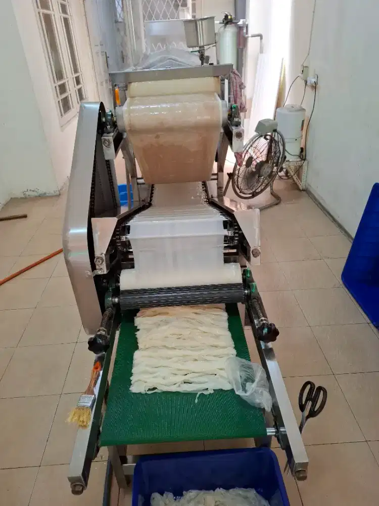 Dijual Mesin produksi kwetiau plus resep.