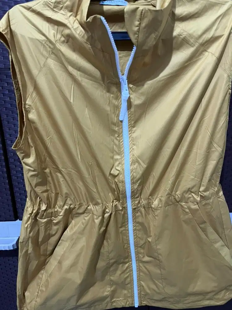 Jaket Olahraga Nayyara Wanita