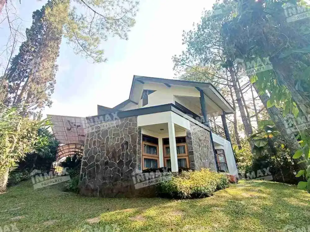 dijual rumah villa kusuma batu malang 2lt bagus sekali siap huni halaman luas dekat jatim park1,museum angkut,club bunga resort nego keras view gunung dan kota batu