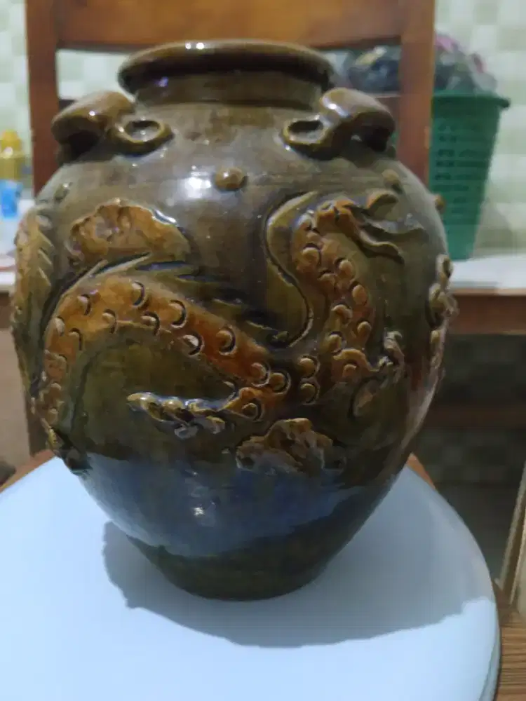 Guci naga Kalimantan