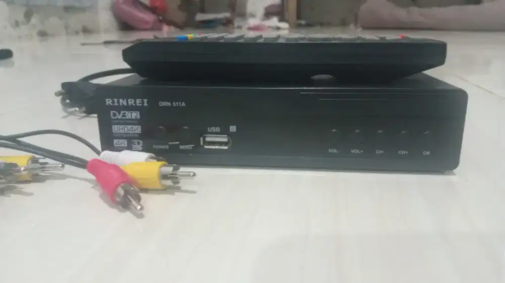 Set top box masih mulus seperti baru lengkap dengan remot