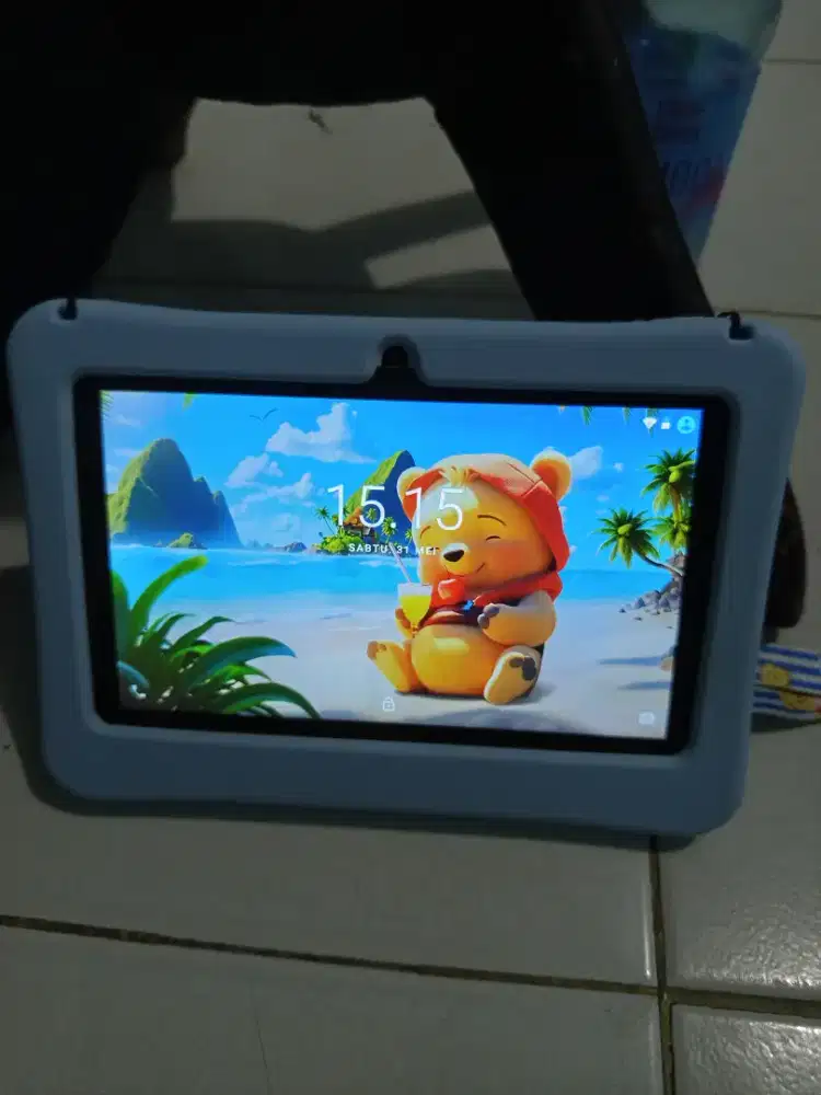 Tablet belajar layar 7 ins nyaman di mata anak