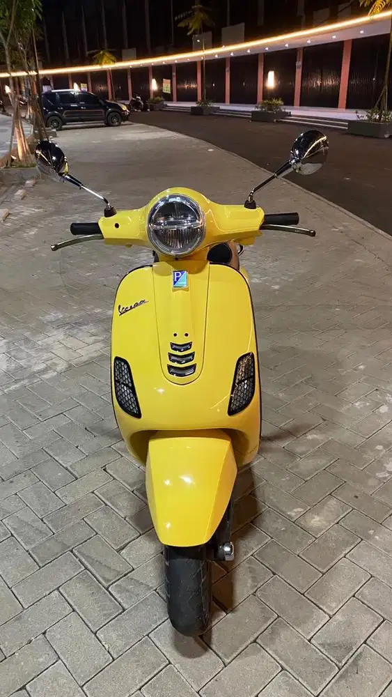 VESPA PIAGGIO LX 125 YELLOW 2021