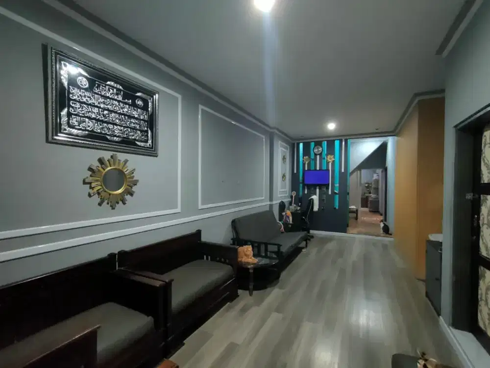 Rumah Nyaman 2 Lantai di Komplek Taman Rahayu