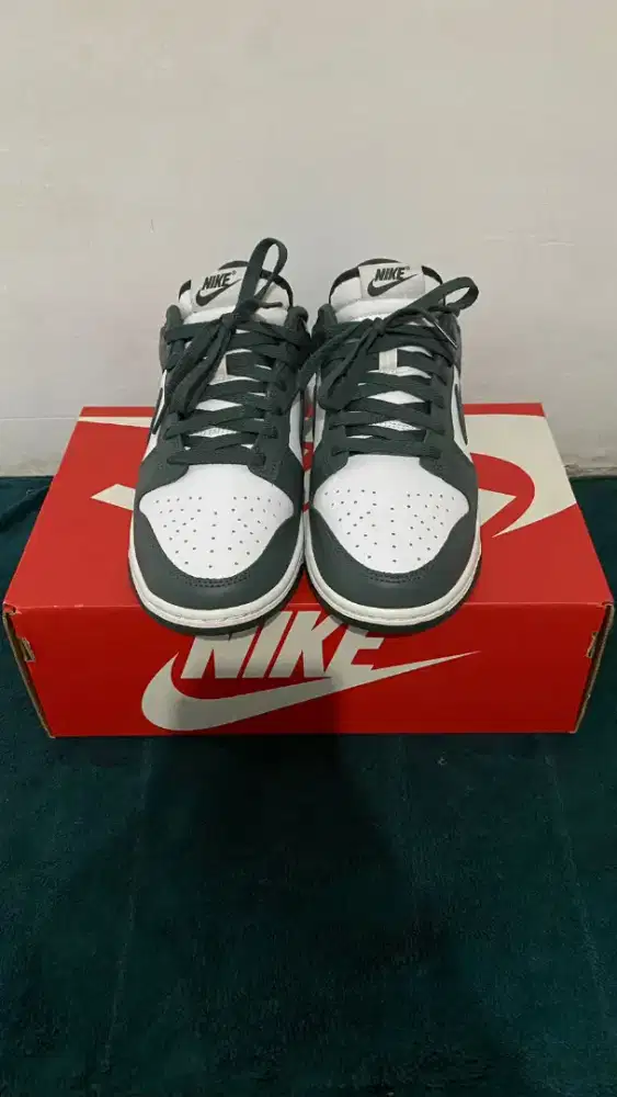 Nike Dunk Low Retro Green BNIB like new