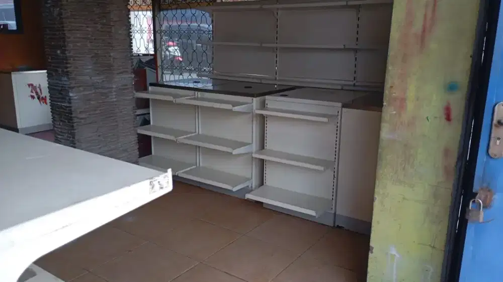 Meja kasir bekas indomaret