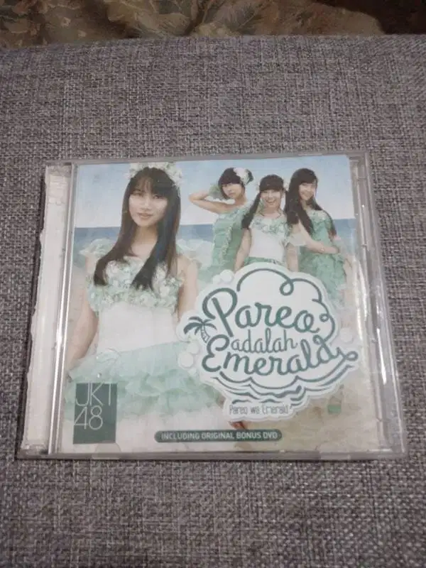 CD Album JKT48 – Pareo Adalah Emerald