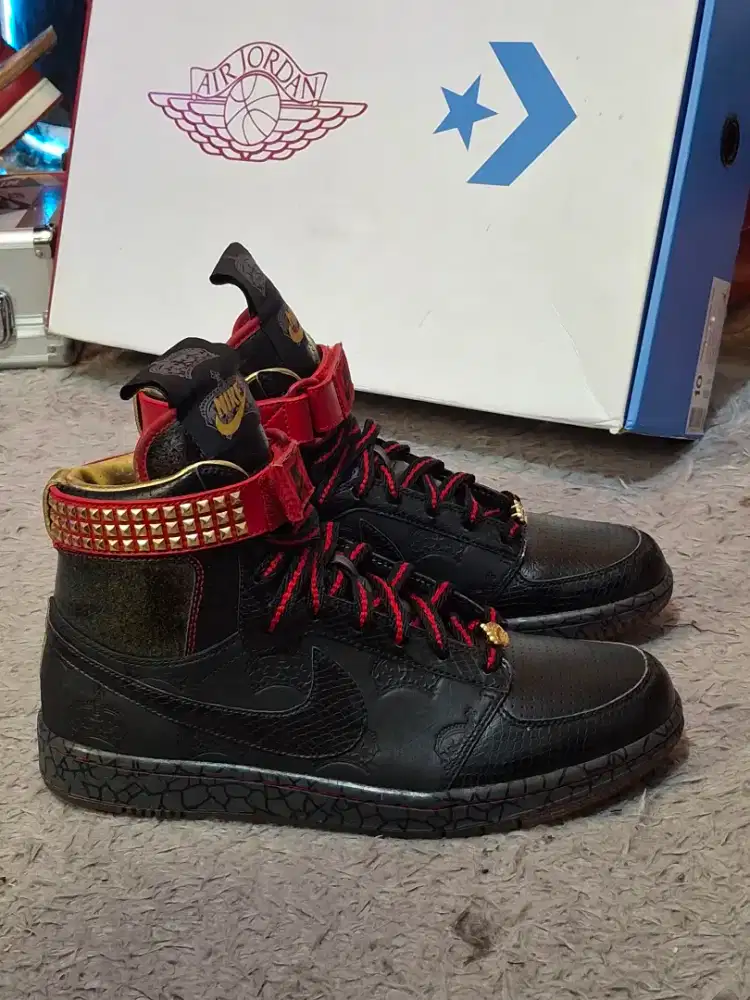 NIKE DINASTY HIGH MIGHTY CROWN 2009 SIZE 43 (TAG SAMPLE PROMO)