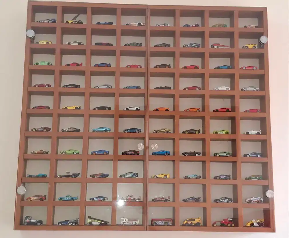 Rak kayu & Bonus Koleksi mobil Hotwheels