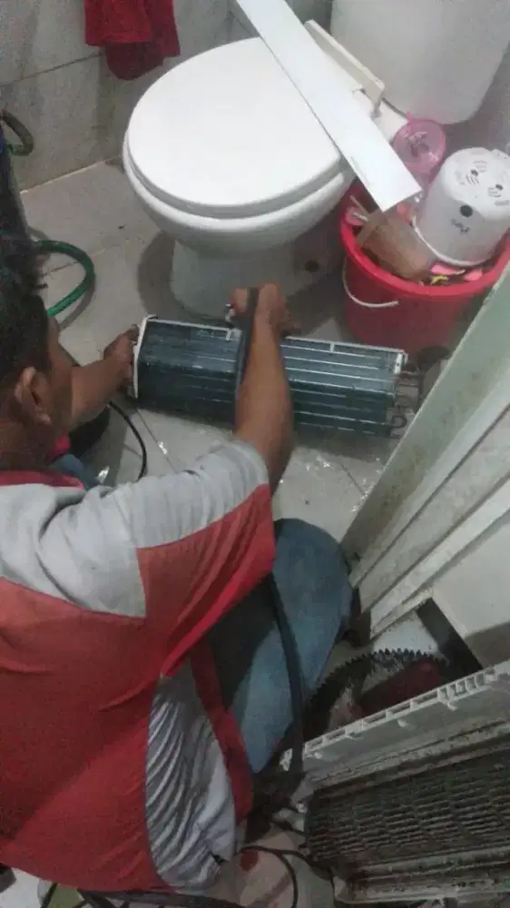 SERVICE AC, PERBAIKAN AC NETES TDK DINGIN,ISI FREON BONGKAR PASANG