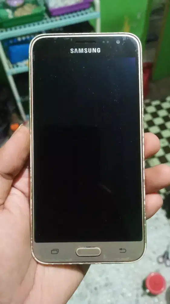 Samsung galaxy J3 2016 layar 5 in matot