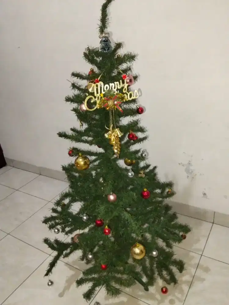 Pohon natal bekas