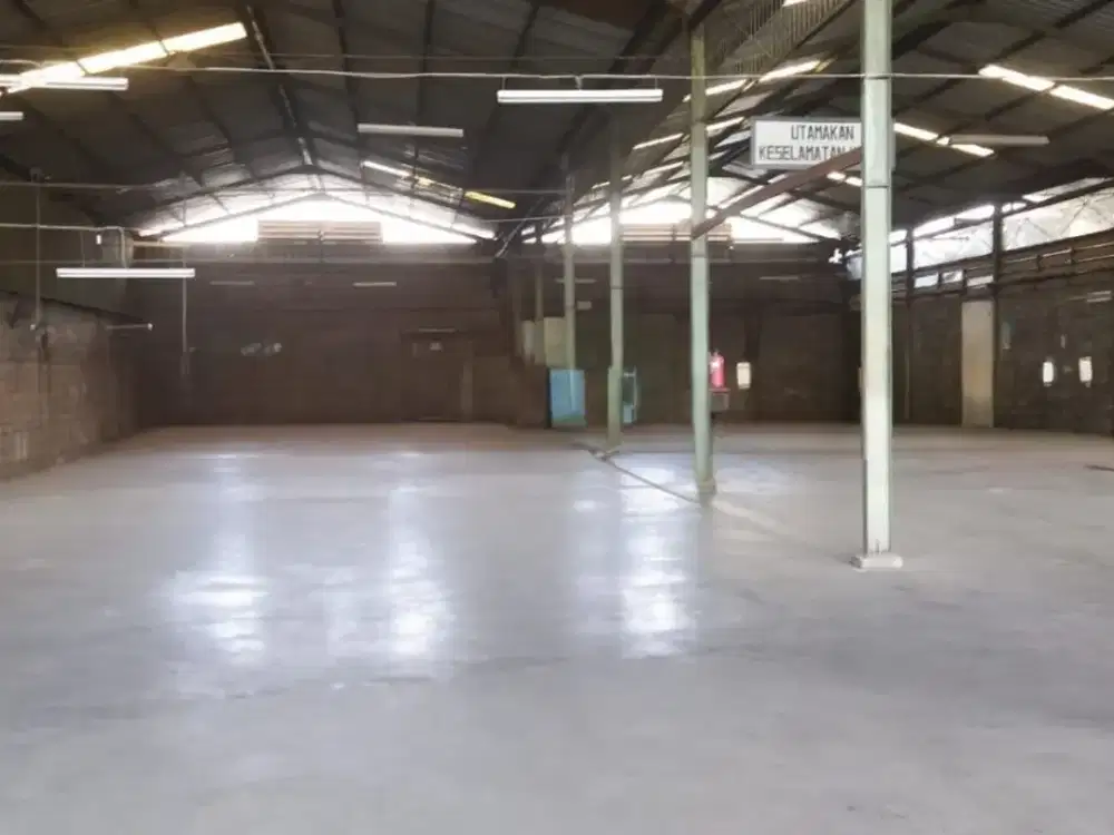 DISEWAKAN CEPAT GUDANG INDUSTRI 900M2 KONDISI RAPI BAGUS PROPER