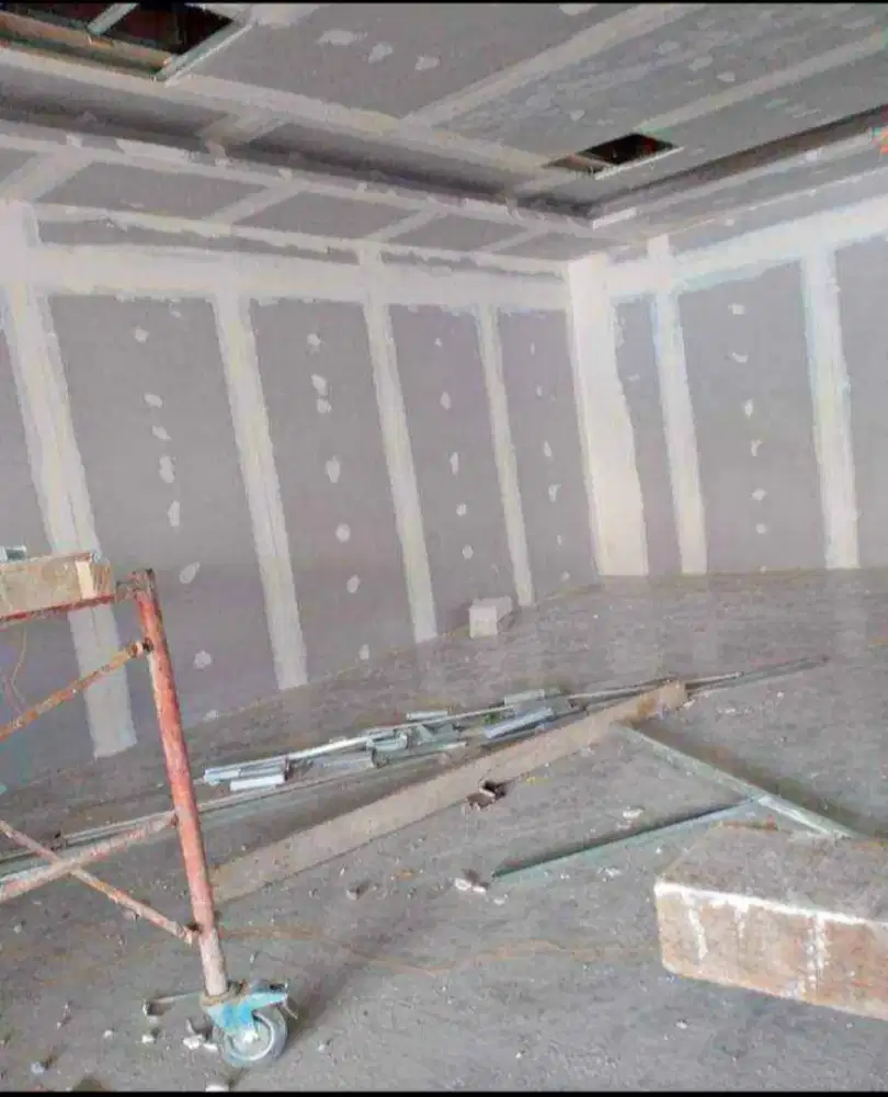 Dinding partisi gypsum dan kalsyboard