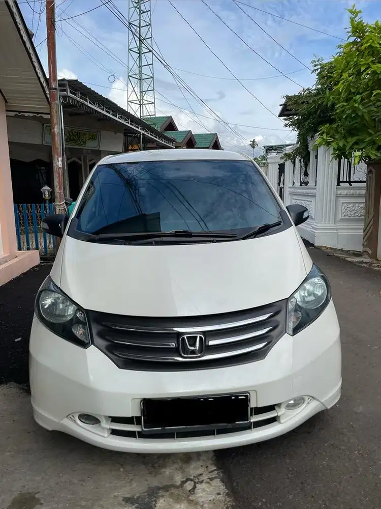 Bismillah Dijual mobil honda freed tahun 2012