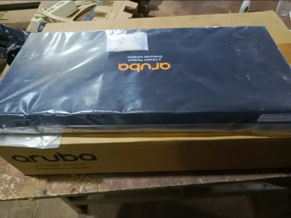HPE R8N87A ARUBA 6000 24G CLASS4 POE+370 4SFP SWITCH LIKE NEW