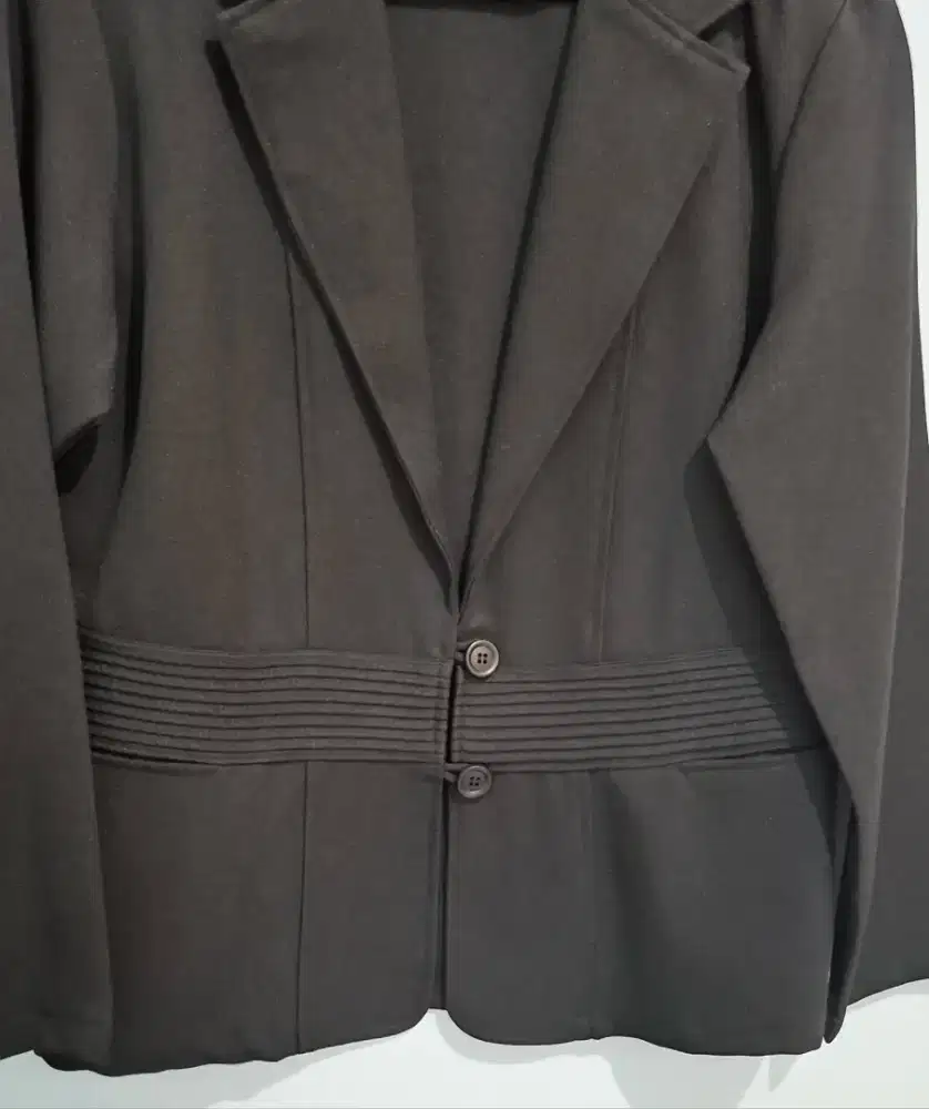 Blazer wanita warna Hitam