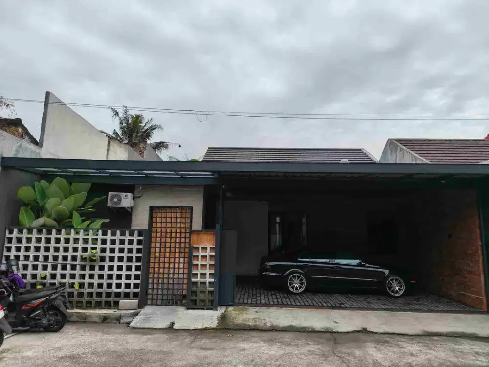 rumah luas terawat di taman holis kopo