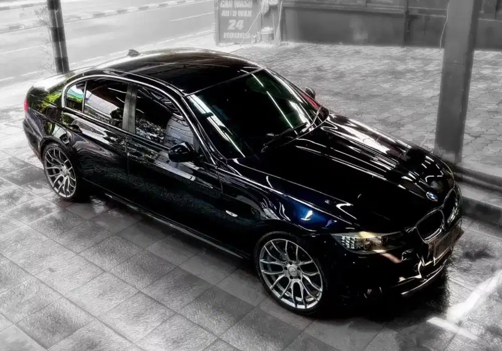 BMW 320i 2011 Bensin - ISTIMEWA LOW KM.