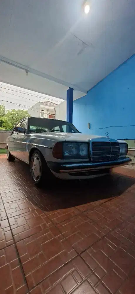 Mercedes Benz/Mercy Tiger W123 200 M/T 1983