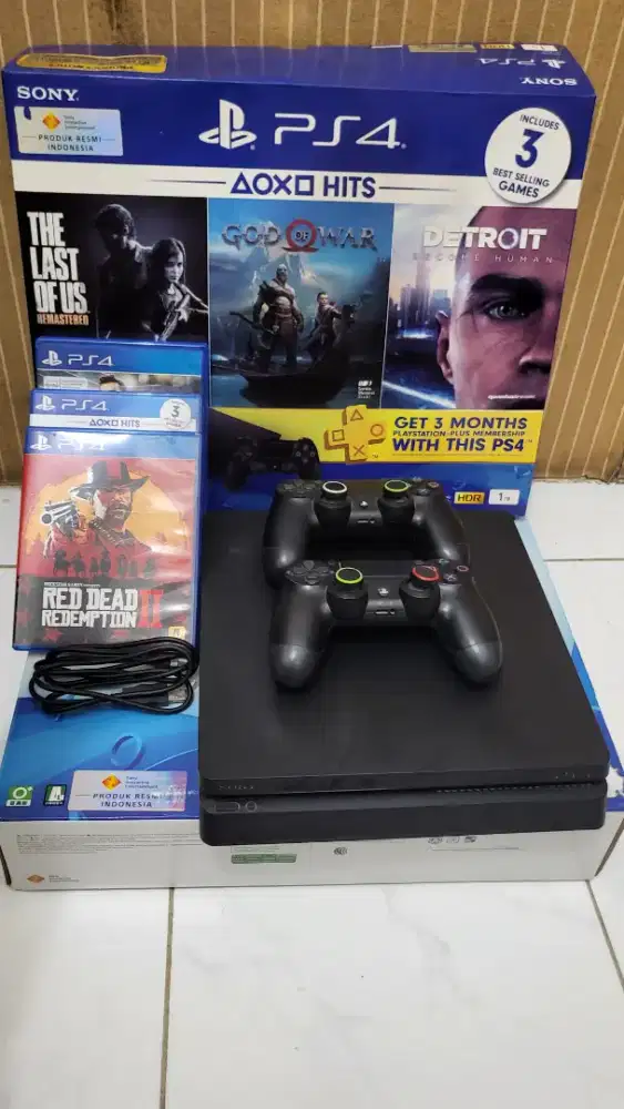 DIJUAL PS 4 SLIM 1TB MULUS FREE STICK DAN GAMES