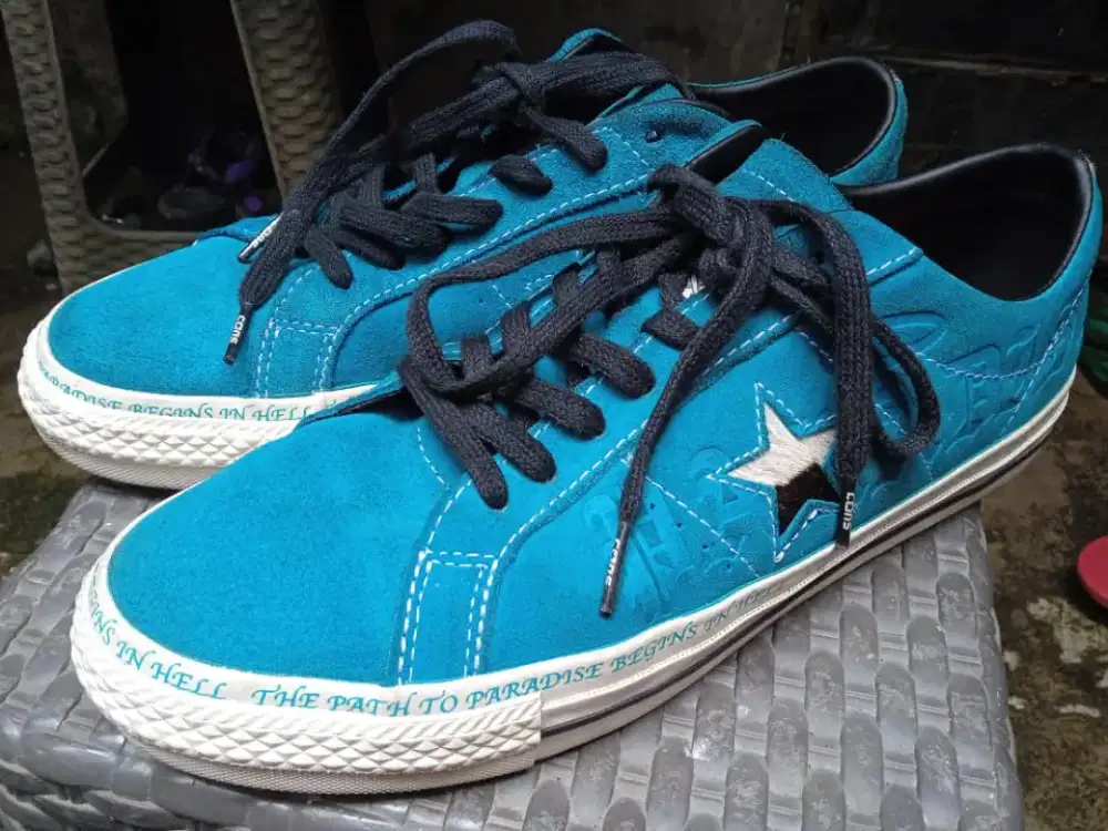 Sepatu Converse seze 43