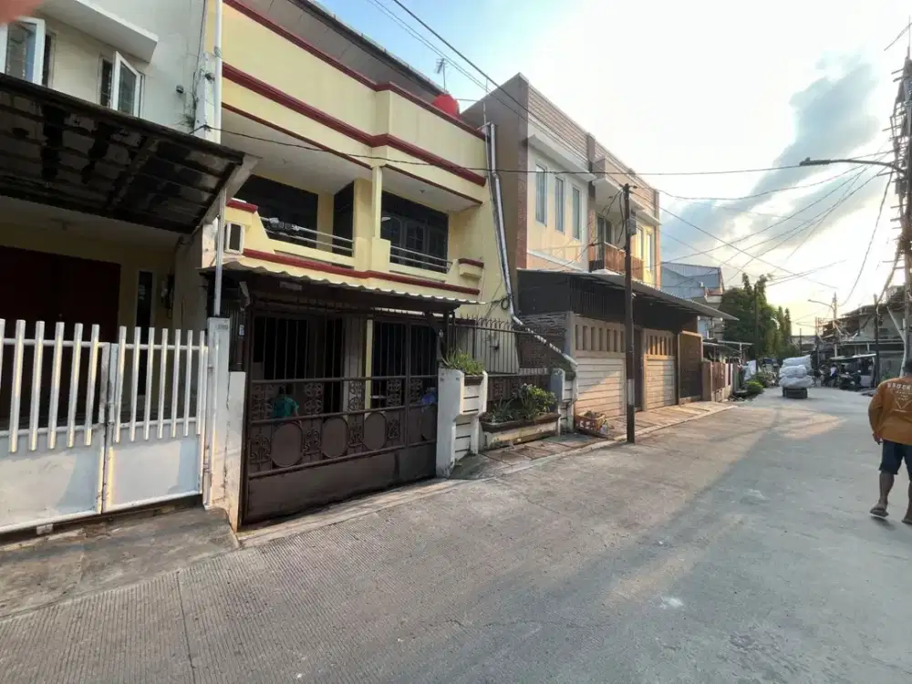 Rumah 3 Lantai Rapi dan Murah di Jelambar Jakarta Barat