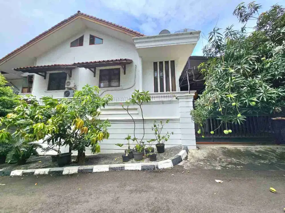 Rumah Hook Siap Huni di Pulomas, Jakarta Timur