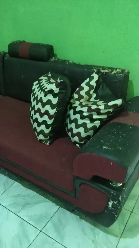 Di jual soffa minus cakaran kucing di atas yg lain mulus. nego tipis