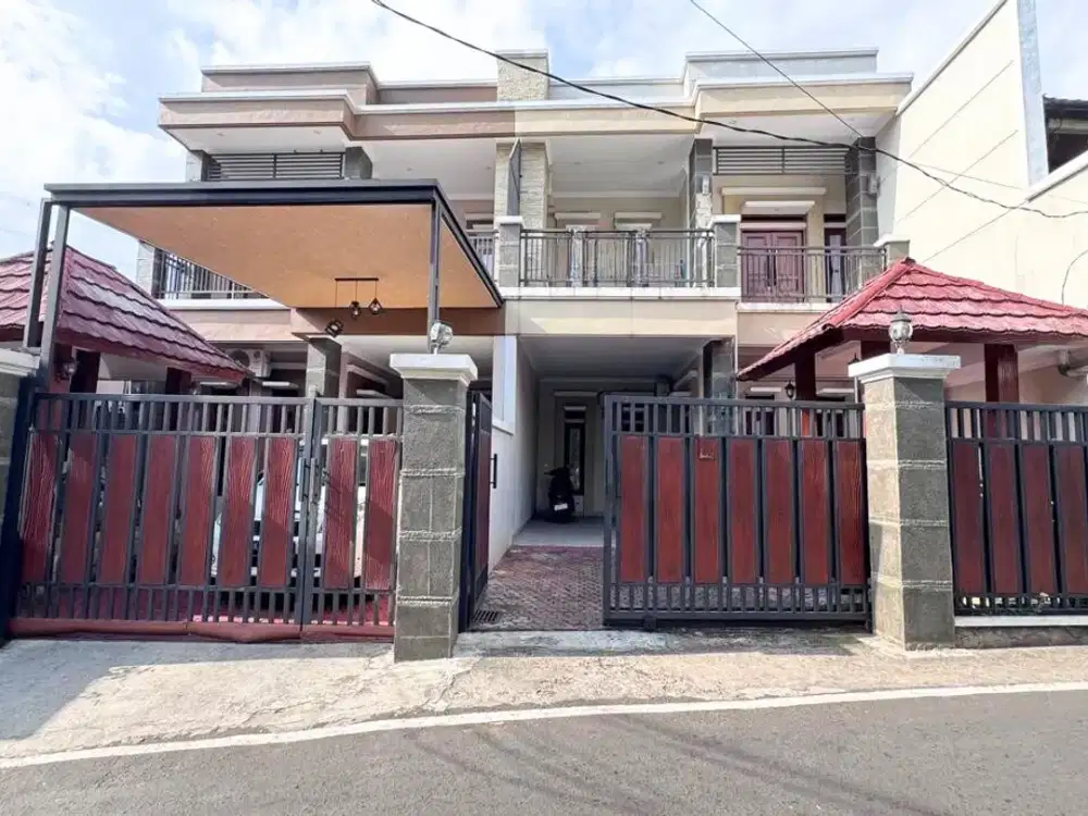 Rumah 2 Lantai Luas, Rapi Akses Dekat Bagus Harga 2,1 M Nego