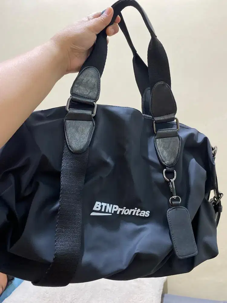Tas Selempang Hitam Besar