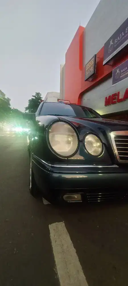 Mercedes benz New Eyes W210 E320 AT 1997