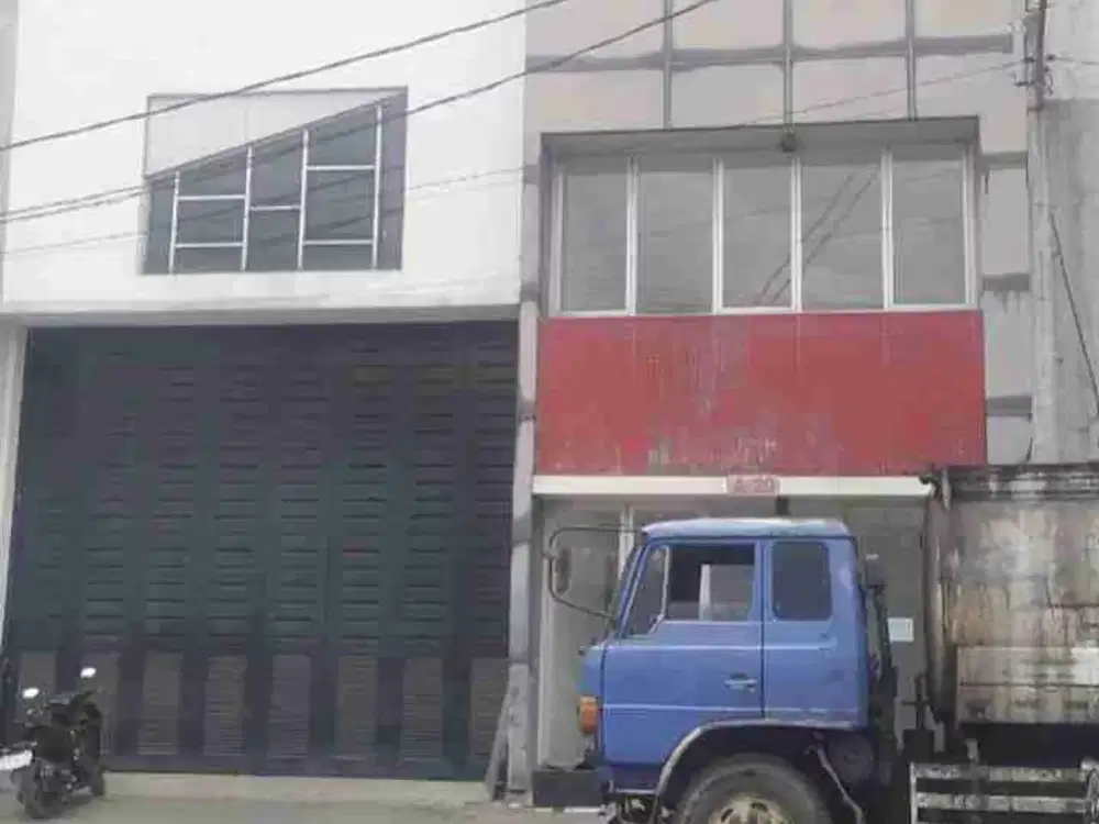 pergudangan dekat pintu tol legundi gresik