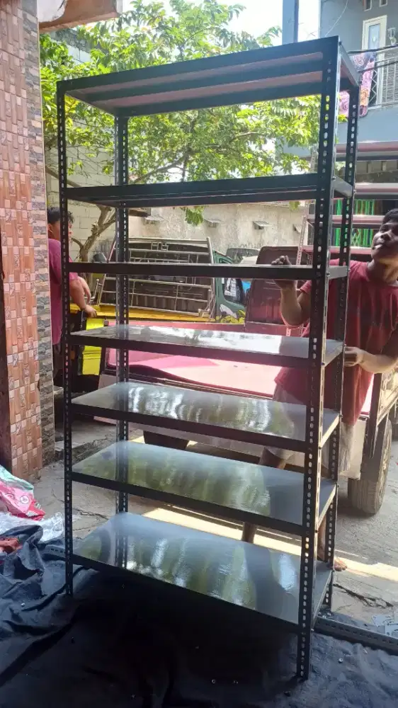 Rak besi susun untuk toko