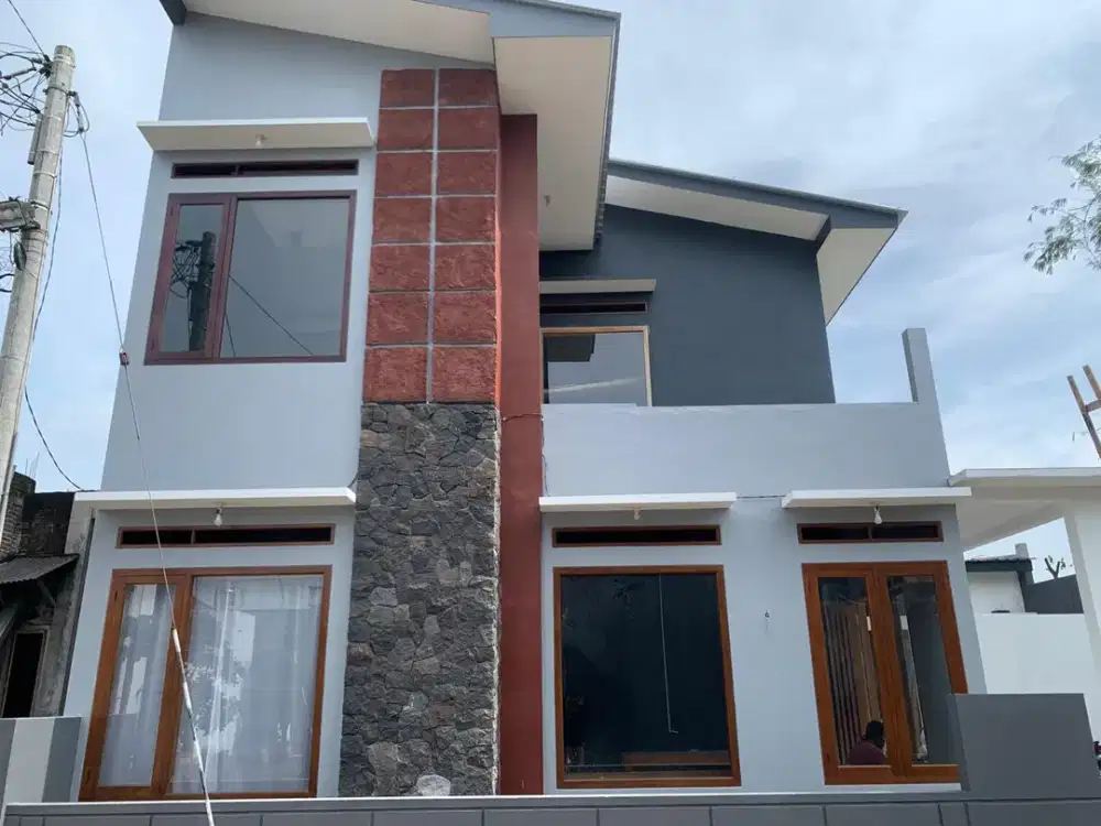 RUMAH MEWAH 2 LANTAI DI JANTUNG KANIGORO BLITAR – HUNIAN PRESTISIUS UNTUK ANDA YANG ISTIMEWA