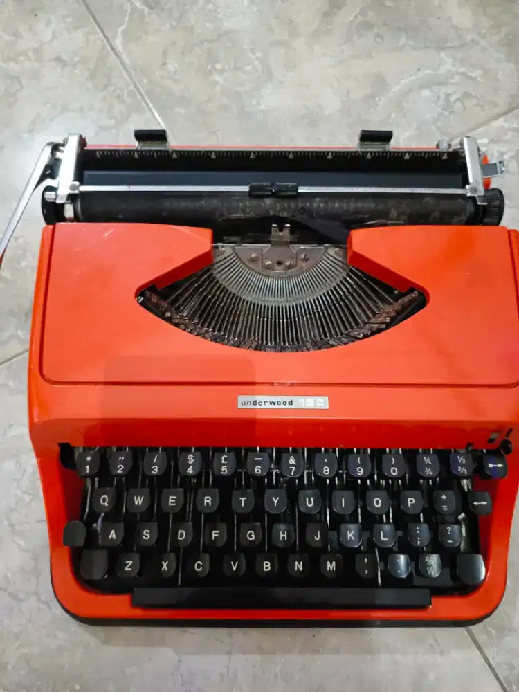 Mesin tik vintage underwood 130