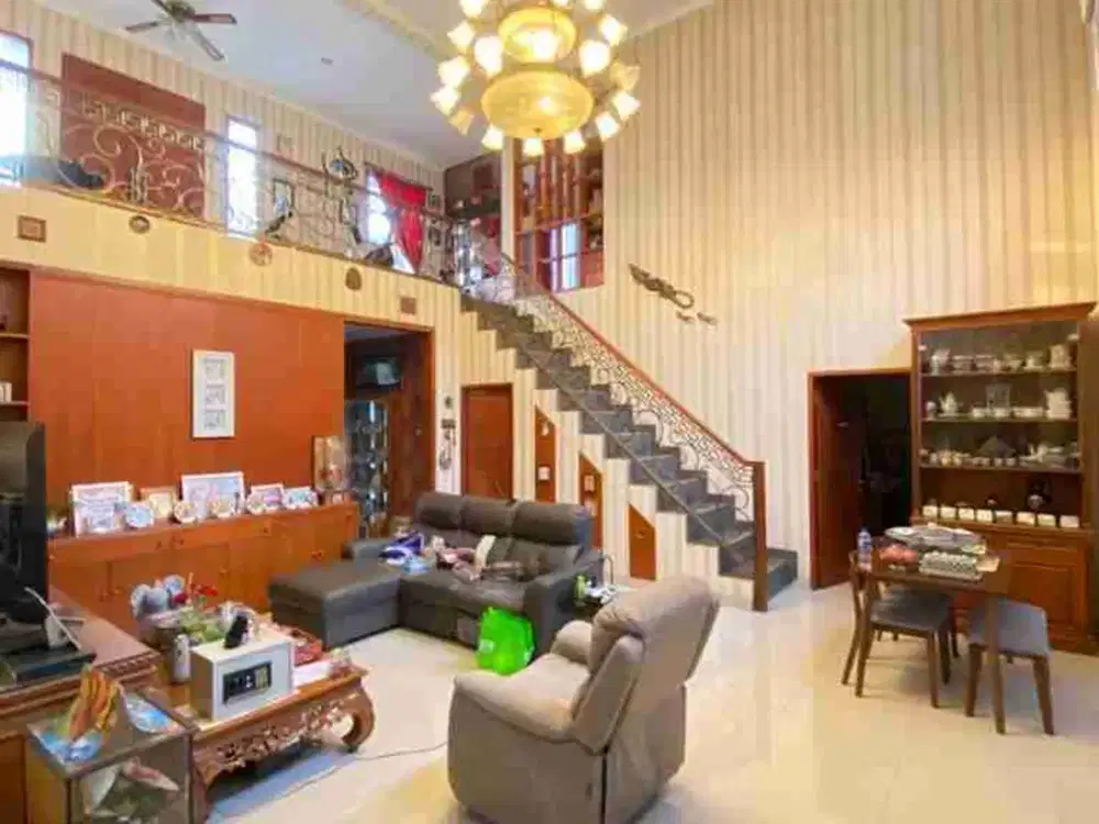 Dijual rumah 2 lantai Furnish di Jagakarsa Jakarta selatan.