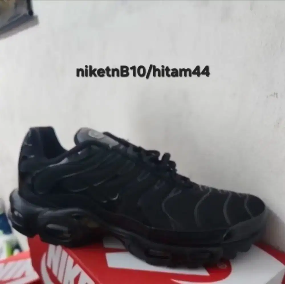 Sepatu Nike tn hitam