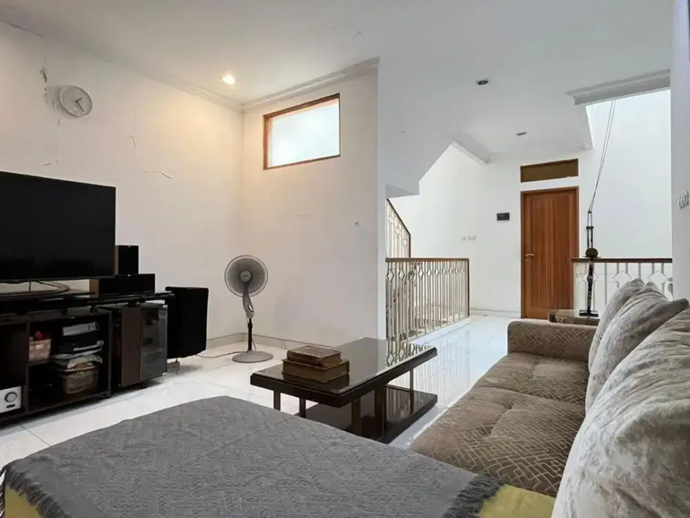 Dijual Rumah 3,5 Lantai Siap Huni di Pasar Minggu Jakarta Selatan