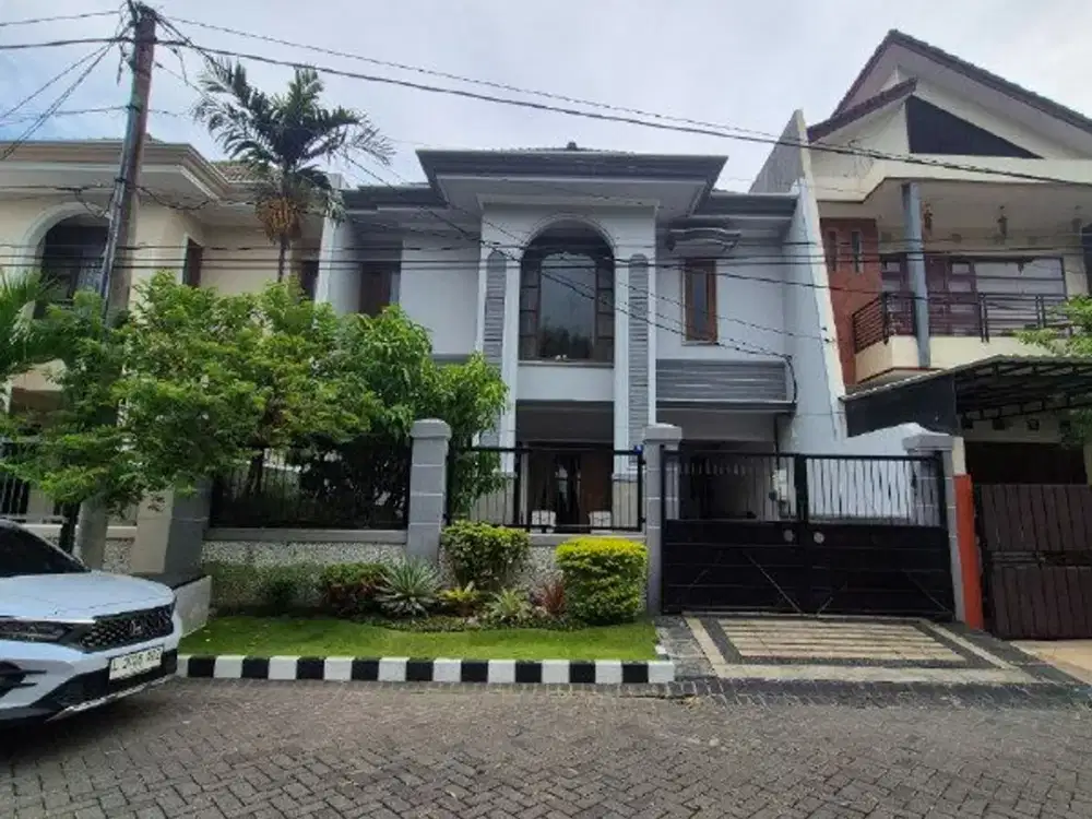 Rumah Babatan Pratama Depan Taman Row 3 Mobil