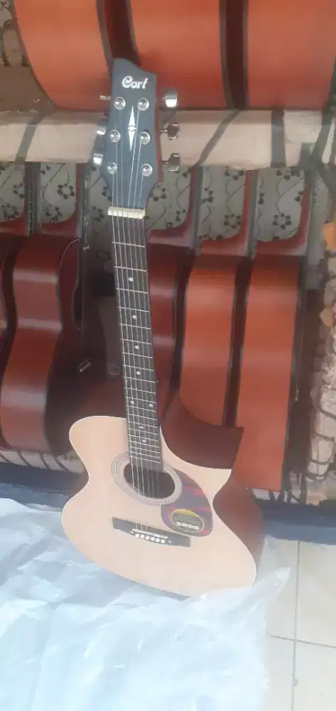 GITAR CORT NATURAL