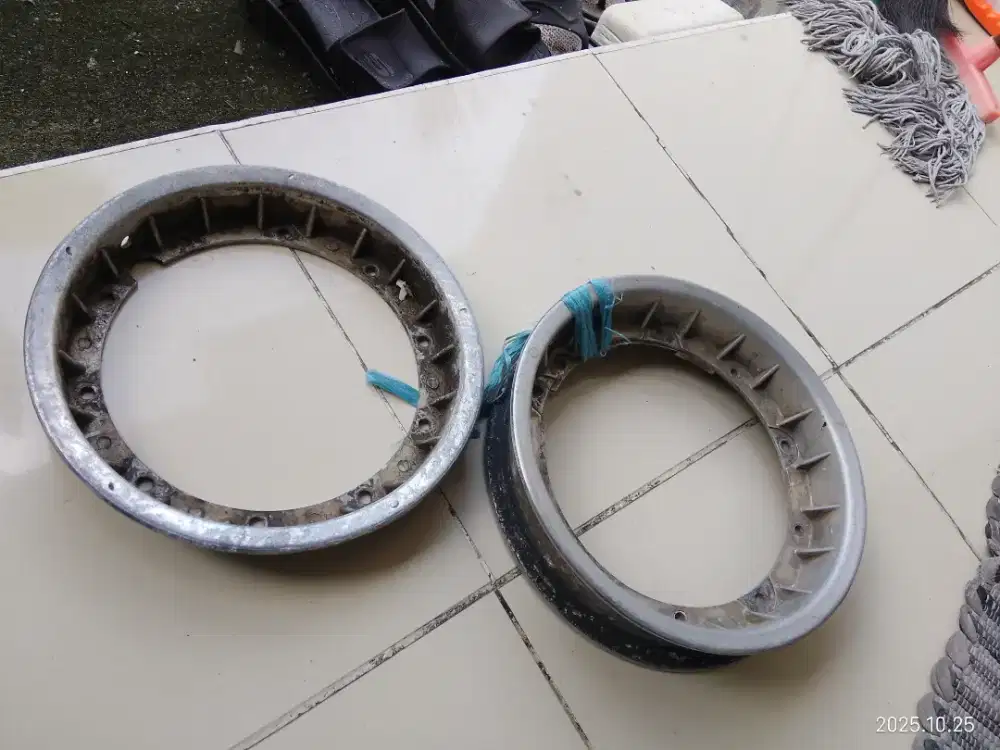 Velg vespa 12 almunium lempeng gak ada penyok