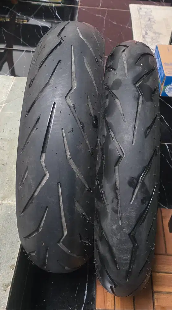 Dijual Ban motor sport Depan-Belakang komplit dengan Velg.