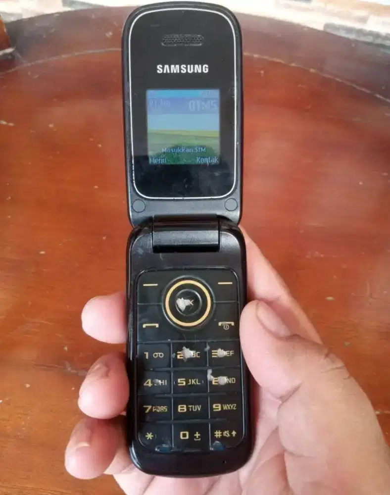 SAMSUNG FLIP VIRAL PADA ZAMANYA