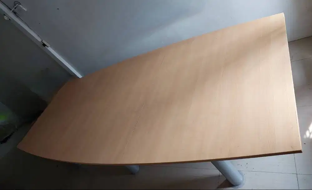 Meja Meeting Square Modera