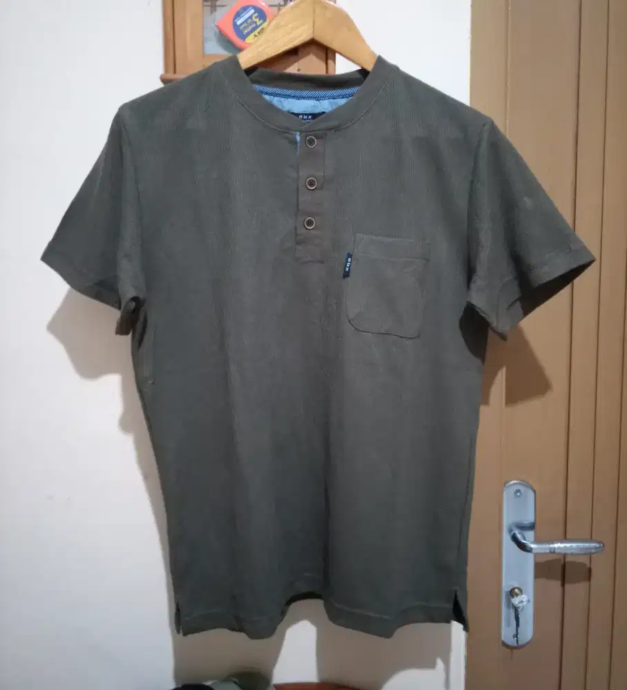 Kaos Kancing Lengan Pendek ABX Pocket Button Tees Hijau Olive Size M