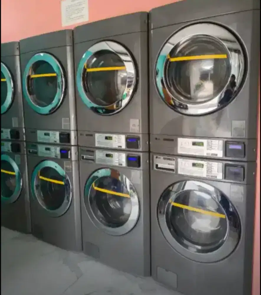 Staff Laundry Setrika Uap